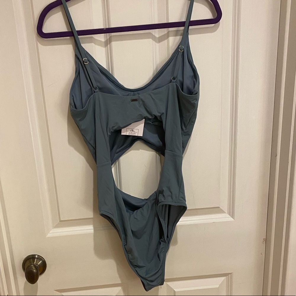 O’Neill Saltwater Key hole one piece swimsuit - Picture 4 of 6